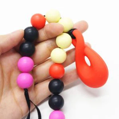 Sécurité du collier de dentition à mâcher pour bébé en silicone de qualité alimentaire